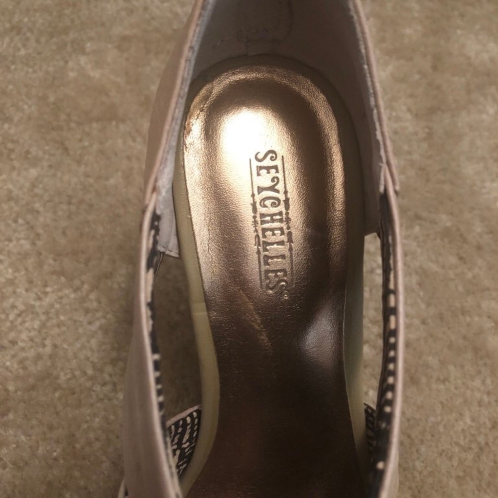 Tan wedge sandals - Picture 3 of 3